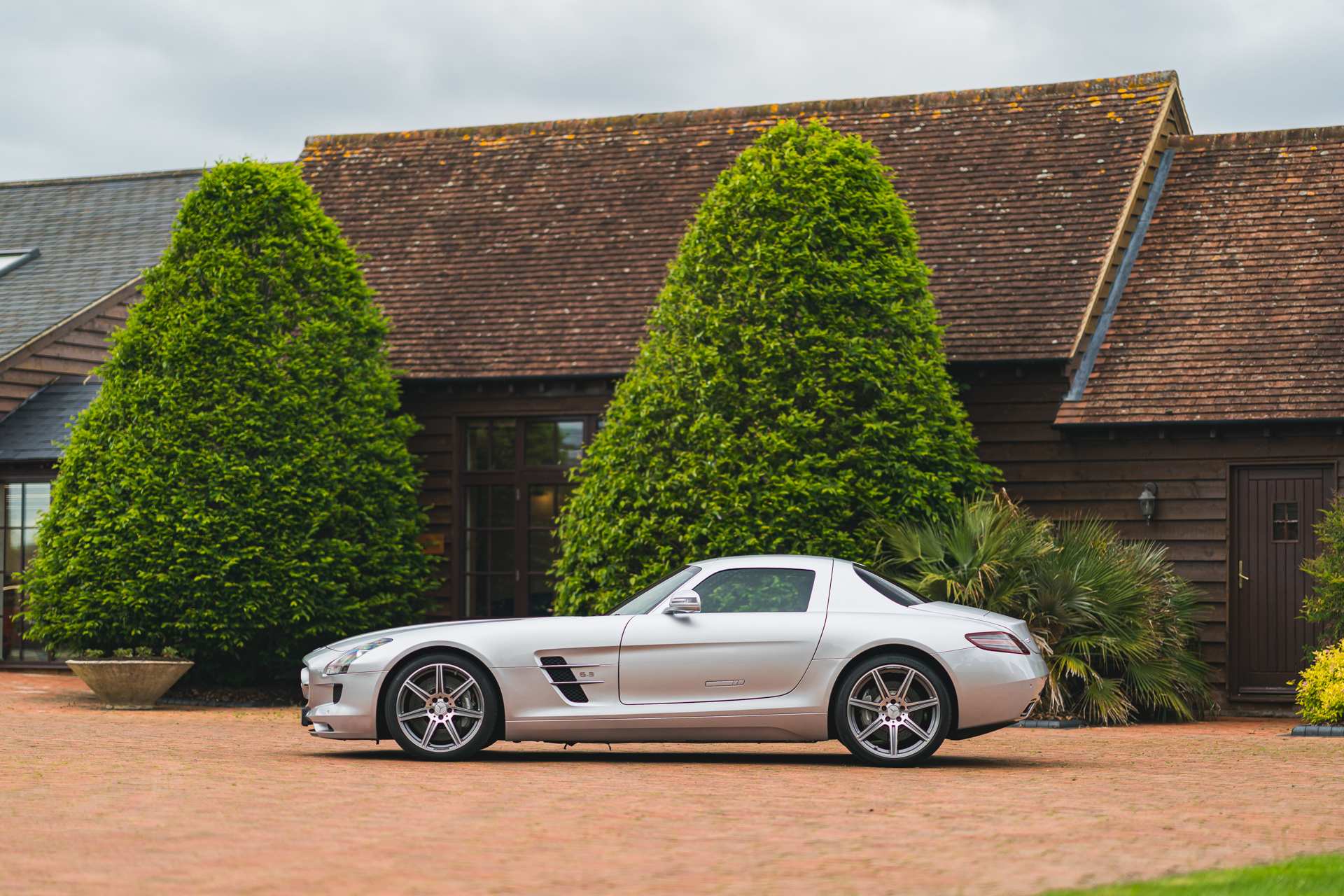 Mercedes-Benz_SLS_AMG-